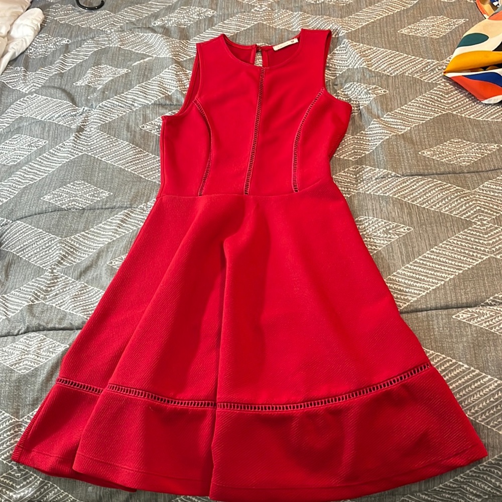 It’s in great condition. I love this dress but it was a bit too small.